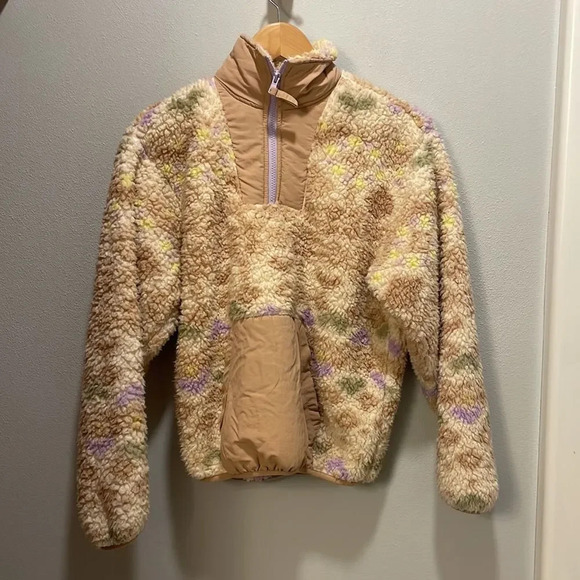 Urban Outiftters woman’s fuzzy pullover jacket - Picture 2 of 10